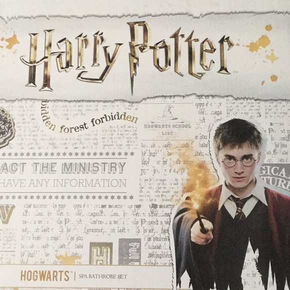 Hogwarts Spa Robe Set NIB🧙🏻‍♀️🧙🏻‍♂️ - Picture 3 of 7